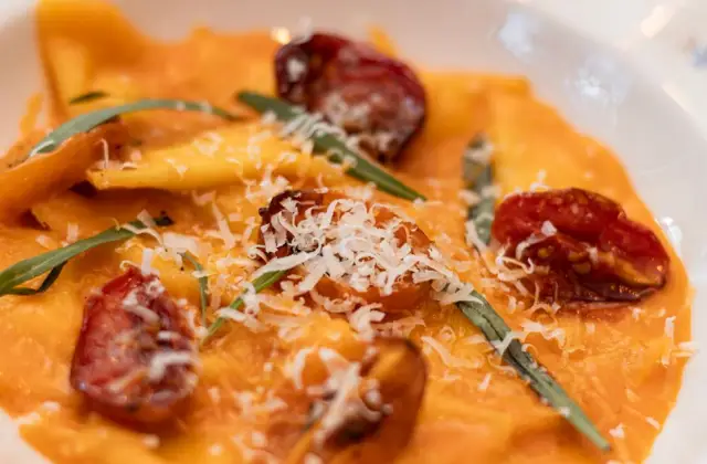 Parmesan Crisps & Tomatoes &ndash; snack on the 7-Day High Protein Low Carb Meal Plan