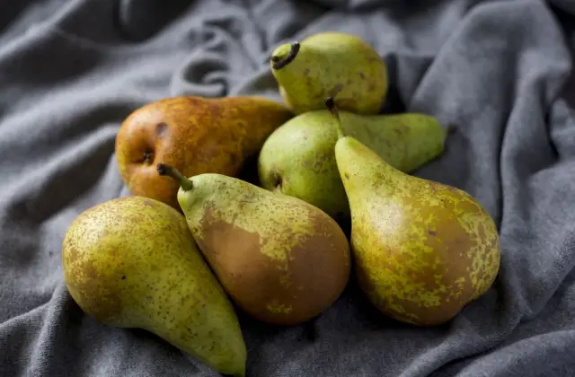 Pear &ndash; snack on the 7-Day Anti-Inflammatory Meal Plan