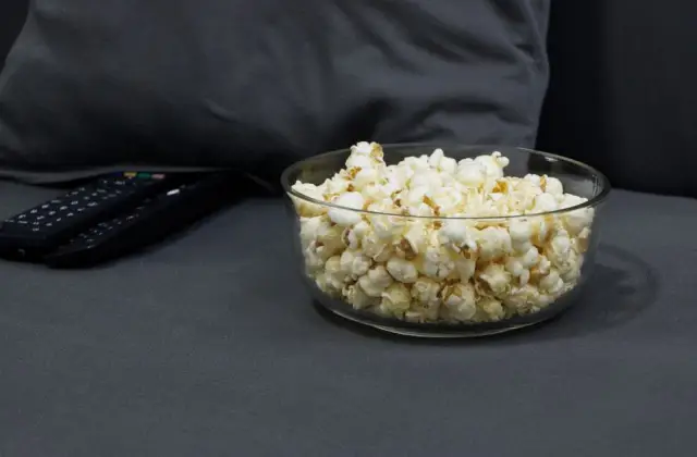 Popcorn & an Orange &ndash; snack on the 7-Day Balanced Meal Plan