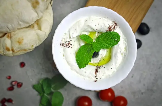 Popcorn & Greek Yogurt &ndash; snack on the 7-Day Calorie Deficit Meal Plan
