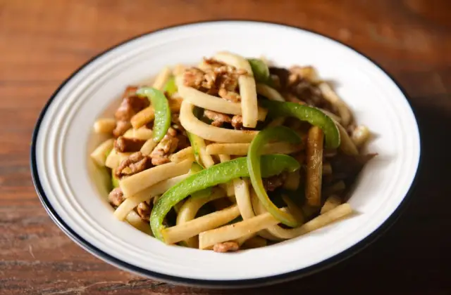 Pork Stir Fry with Noodles &ndash; dinner on the 7-Day Balanced Meal Plan