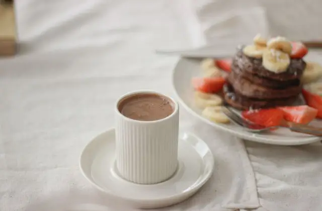 Protein Hot Chocolate & Rice Cakes &ndash; snack on the 7-Day High Protein Meal Plan