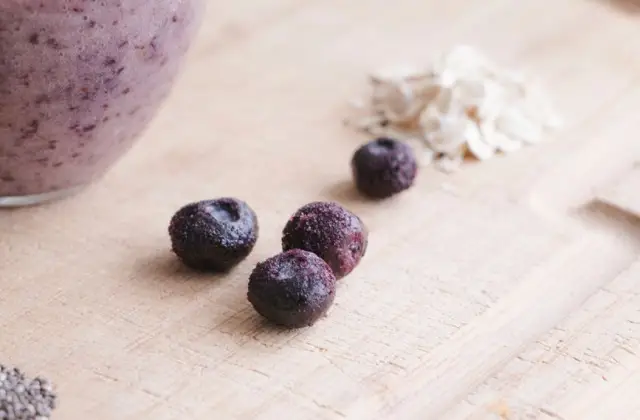 Protein Smoothie with Oats &ndash; breakfast on the 7-Day 1500 Calorie Meal Plan
