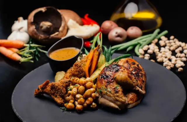 Roast Chicken & Chickpea Slaw &ndash; lunch on the 7-Day High Protein Low Carb Meal Plan