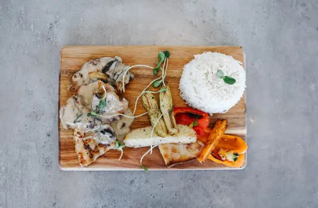 Roast Chicken, Rice & Slaw &ndash; lunch on the 7-Day High Protein Meal Plan