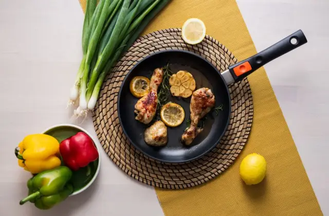 Roast Chicken Thighs with Veg &ndash; dinner on the 7-Day 2000 Calorie Meal Plan