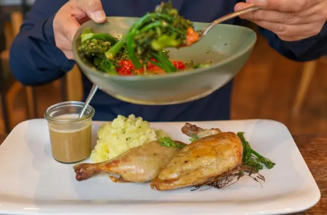 Roast Chicken with Cauliflower Mash &ndash; dinner on the 7-Day Keto Meal Plan