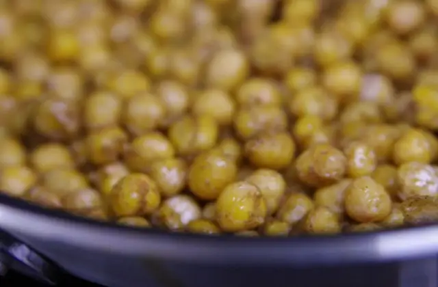 Roasted Chickpea & Bulgur Bowl &ndash; lunch on the 7-Day Vegan Meal Plan