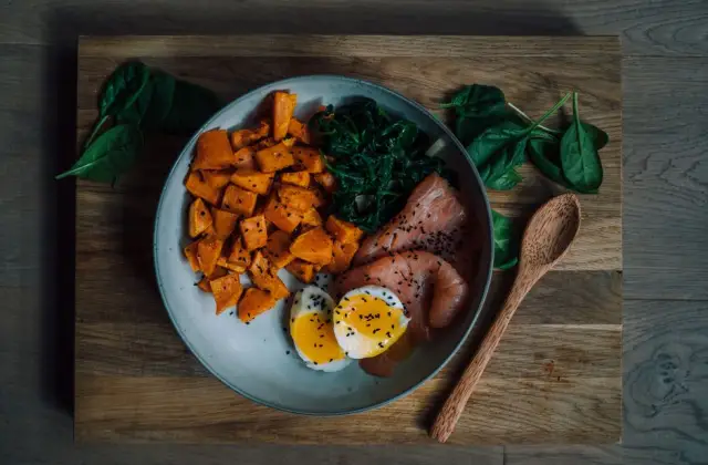 Salmon with Greens & Sweet Potato &ndash; dinner on the 7-Day Anti-Inflammatory Meal Plan