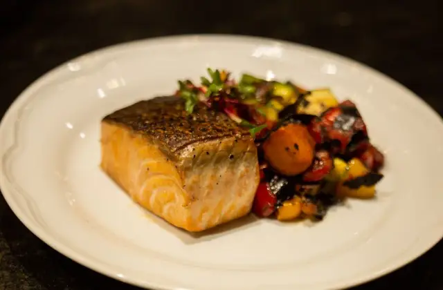 Salmon with Roast Vegetables &ndash; dinner on the 7-Day Diabetic Meal Plan