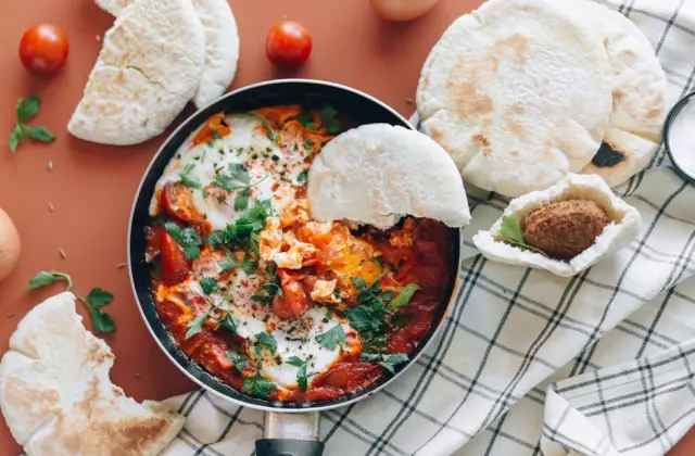 Shakshuka Without the Bread &ndash; breakfast on the 7-Day High Protein Low Carb Meal Plan