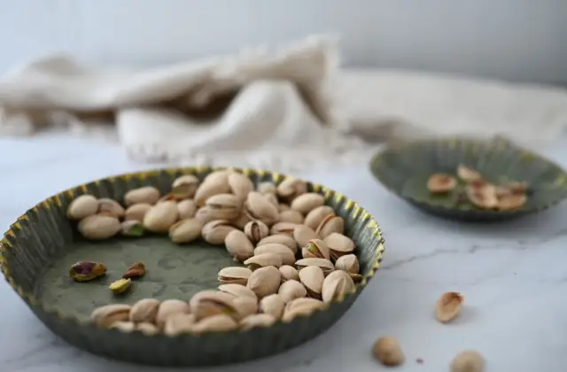 Skyr & Pistachios &ndash; snack on the 7-Day 1500 Calorie Meal Plan