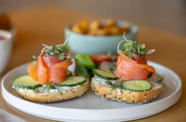 Smoked Salmon & Cottage Cheese Bagel &ndash; breakfast on the 7-Day High Protein Meal Plan
