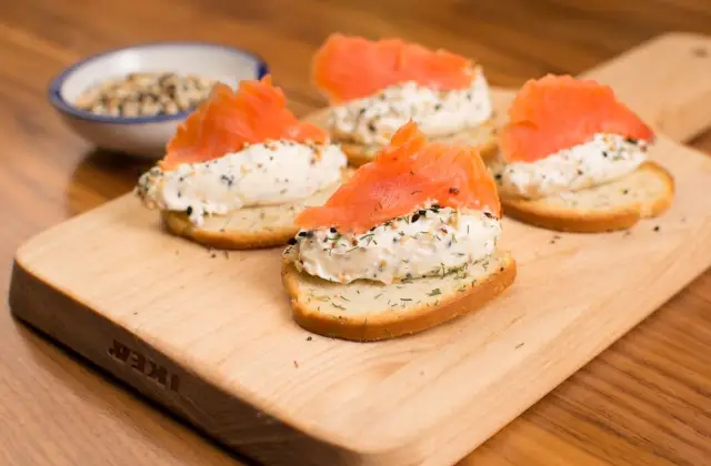 Smoked Salmon & Cottage Cheese &ndash; lunch on the 7-Day GLP-1 Meal Plan