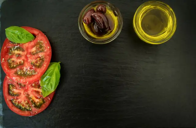 Tomato & Olive Oil on Toast &ndash; breakfast on the 7-Day Mediterranean Diet Meal Plan