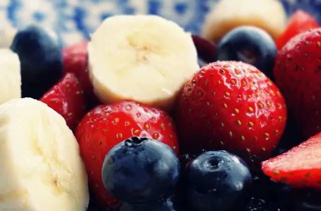 Trail Mix & a Banana &ndash; snack on the 7-Day Muscle Gain Meal Plan