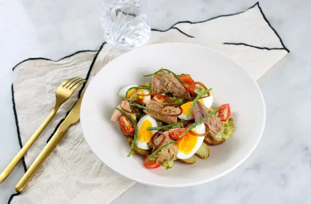 Tuna, Bean & Egg Salad &ndash; lunch on the 7-Day PCOS Meal Plan