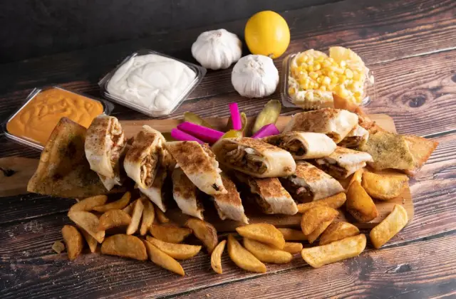 Turkey & Hummus Wrap &ndash; lunch on the 7-Day High Protein Meal Plan