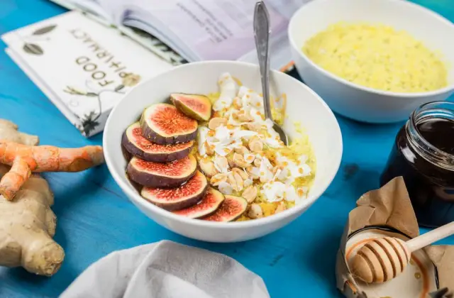 Turmeric Oatmeal &ndash; breakfast on the 7-Day Anti-Inflammatory Meal Plan