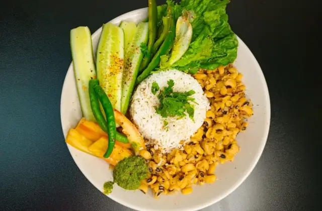 Vegetable & Bean Chili with Rice &ndash; dinner on the 7-Day Balanced Meal Plan