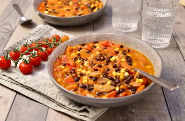 Vegetable & White Bean Stew &ndash; dinner on the 7-Day Anti-Inflammatory Meal Plan