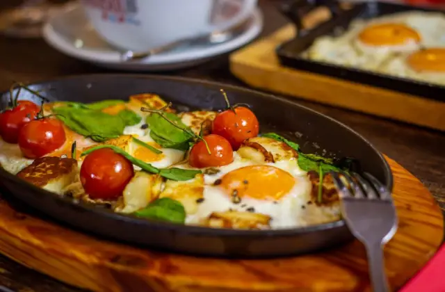 Vegetarian Cooked Breakfast &ndash; breakfast on the 7-Day Vegetarian Meal Plan