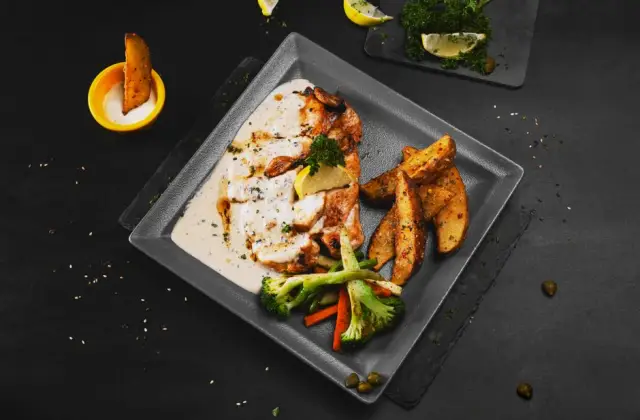 Veggie Burger with Sweet Potato Wedges &ndash; dinner on the 7-Day Vegetarian Meal Plan