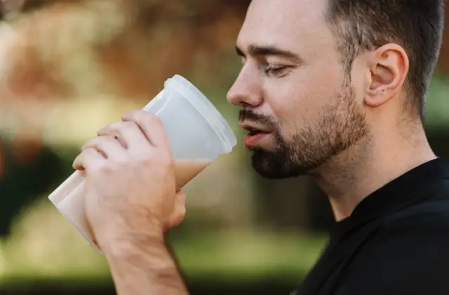 Whey Protein Shake with Banana &ndash; post-workout on the 7-Day Muscle Gain Meal Plan