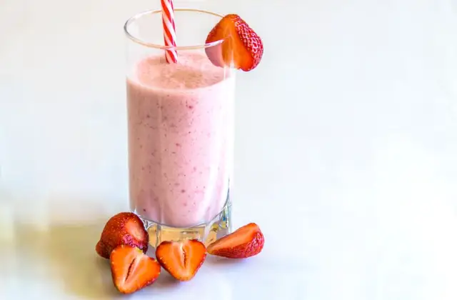 Whey Protein Shake with Oats &ndash; post-workout on the 7-Day Muscle Gain Meal Plan
