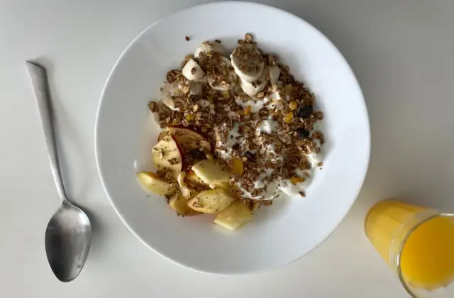 Yogurt & Apple &ndash; snack on the 7-Day DASH Diet Meal Plan