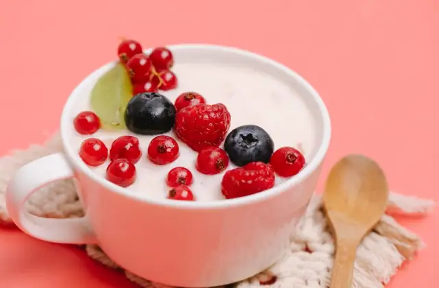 Yogurt & Berries &ndash; snack on the 7-Day DASH Diet Meal Plan