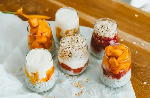 Yogurt, Oats & Fruit &ndash; breakfast on the 7-Day GLP-1 Meal Plan