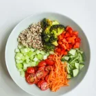 Quinoa-Bowl mit geröstetem Gemüse