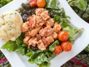 Großer Hähnchensalat mit neuen Kartoffeln